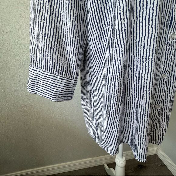 FDJ Button Down Blouse Blue White 3 / 4 Sleeve Pockets Button Tab SZ 12 - Picture 12 of 15